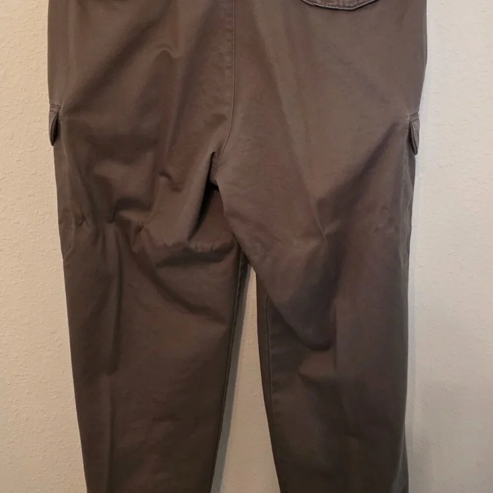 Dockers Non-Pleated Cargo Pants. Men's Size 38